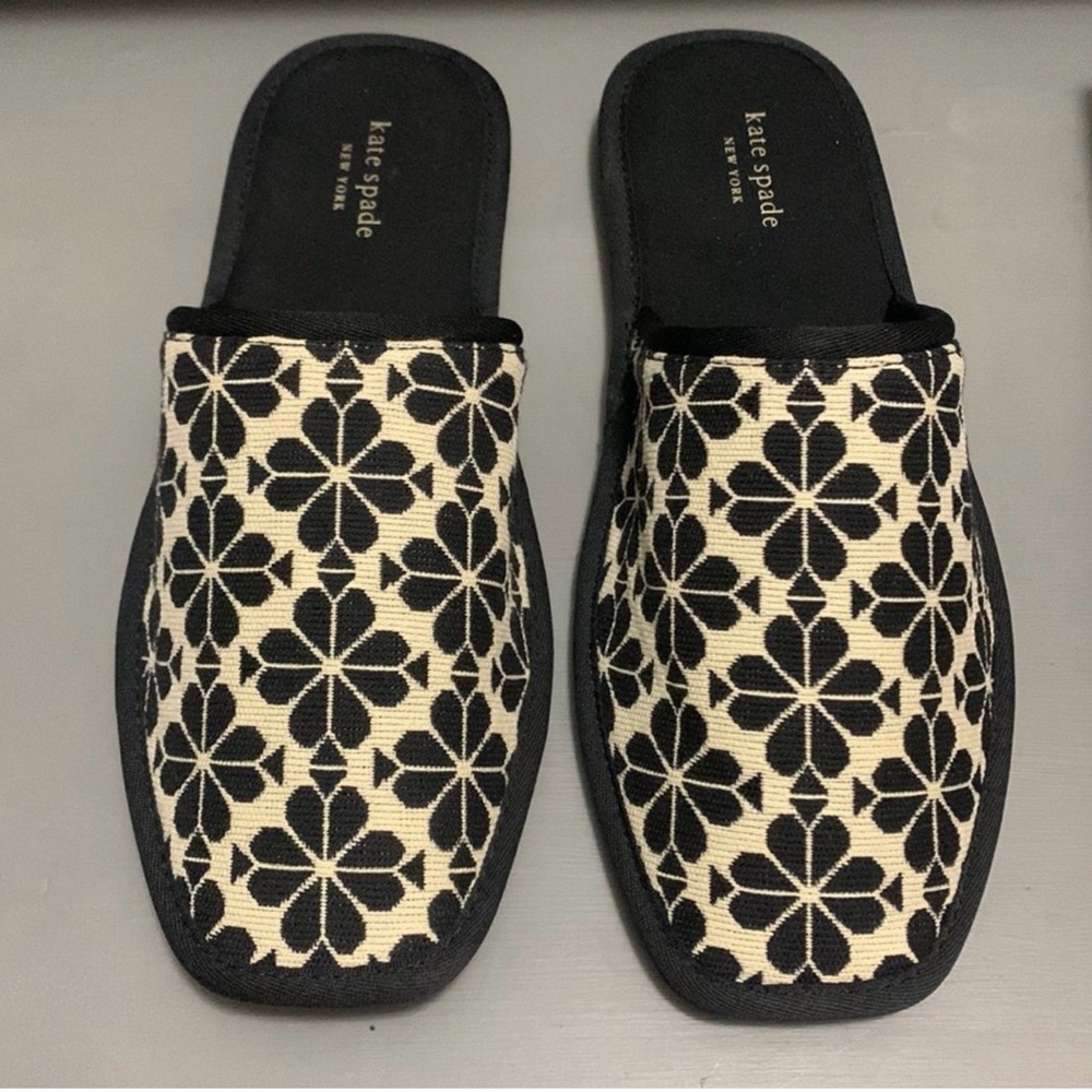 New!! Kate Spade size 9 black/cream dove spade flower jacquard
